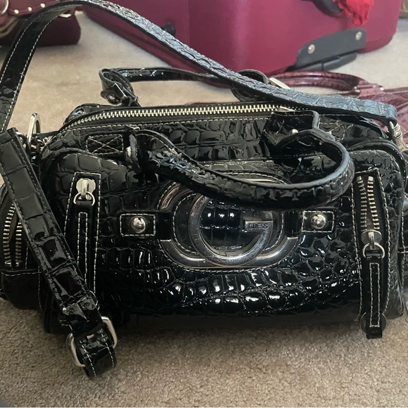 A vintage black guess purse - Picture 1 of 2